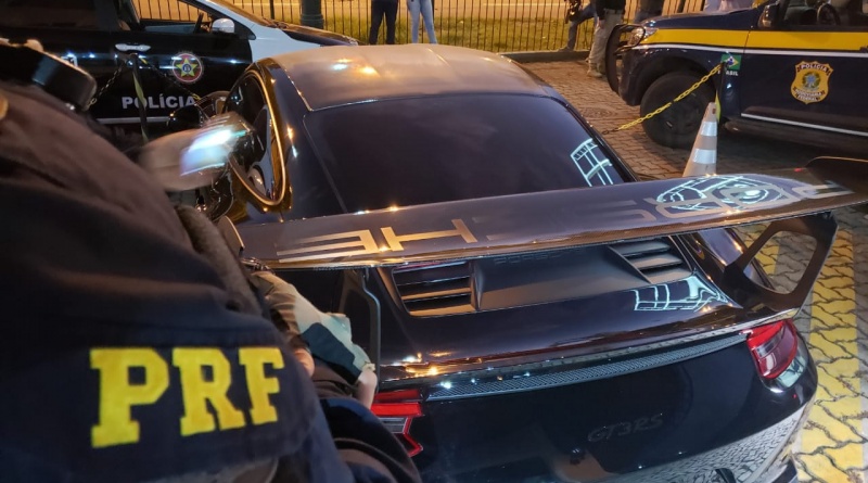 Polícia apreende carros de luxo usados em corridas clandestinas em estradas  do Rio de Janeiro 