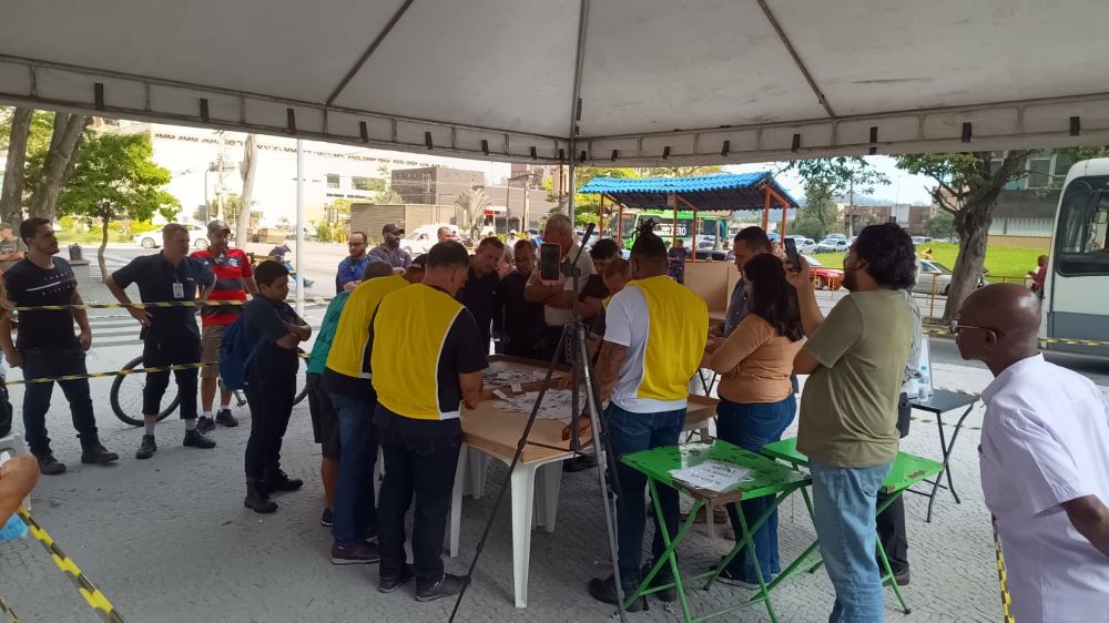 Trabalhadores da CSN reprovam proposta para manutenção do acordo do turno -  Jornal Folha do Aço