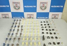 Suspeito foge pulando muros de residências e PM encontra esconderijo com drogas no Monte Castelo