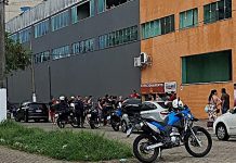 Ataque à luz do dia: homem é morto a tiros em estacionamento de supermercado em Resende