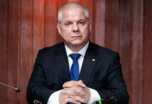 PF prende ex-presidente do INSS em nova fase da Operação Sem Descontos