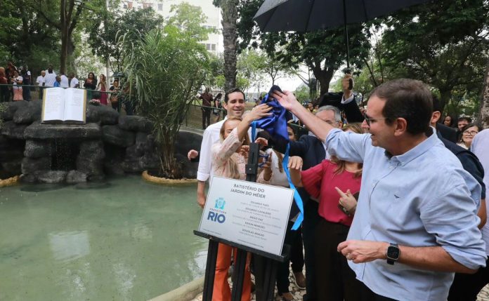 5d6fb101-8bc5-49ed-af41-72c4a0766033