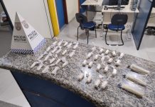 Polícia apreende pinos de cocaína após suspeitos fugirem em Pinheiral
