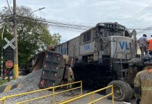 Caminhão é atingido por trem em Barra Mansa; acidente é o terceiro da semana envolvendo linha férrea no Sul do Estado