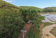 Chuva forte provoca queda de barreiras na estrada Amparo x Turvo