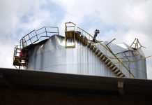 Operação com caminhões para retirada de álcool é preparada; área segue interditada em Volta Redonda