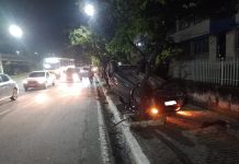 Veículo perde controle e capota no Centro de Volta Redonda