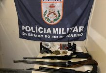 Dupla é presa com arsenal e drogas em operação na Ilha do Pelado, em Paraty