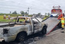 Caminhonete é destruída por incêndio na Dutra, em Itatiaia