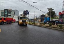 Caos no trânsito: Fio de alta tensão rompido provoca congestionamento e mobiliza Bombeiros no Aterrado