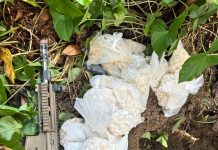 Polícia Militar apreende fuzil e drogas em tonel escondido em área de mata em Angra dos Reis