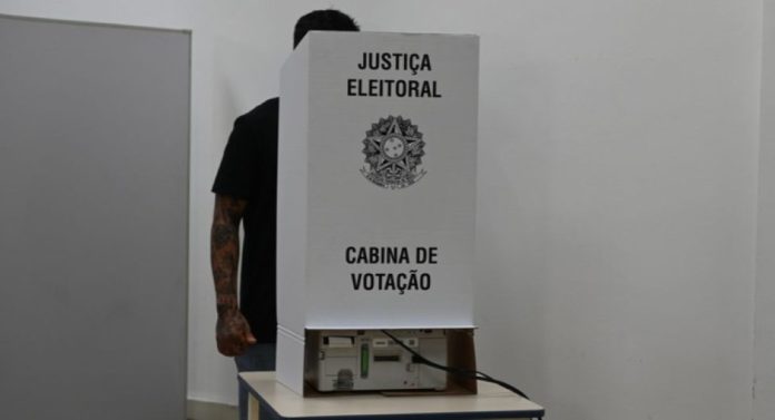 cabine de votaçao urna eleição